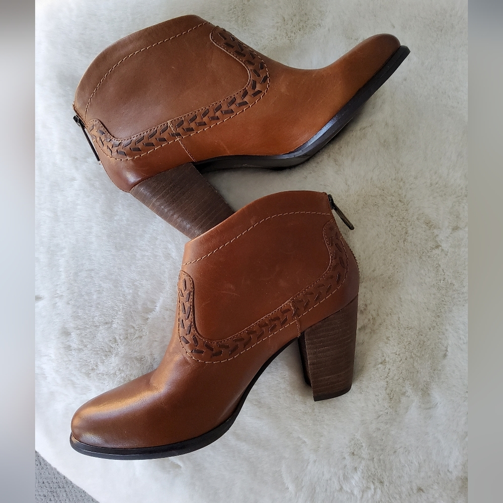 UGG Woman's Leather Charlotte Ankle Boots - Picture 11 of 16